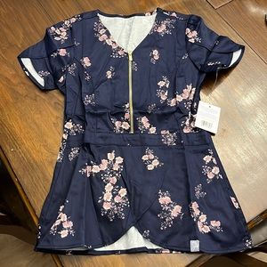 Jaanuu scrub top size small